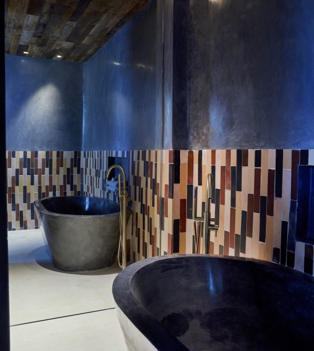 Resa Estates Ibiza koop sale Cala Moli villa seaviews modern bathroom tub.jpg